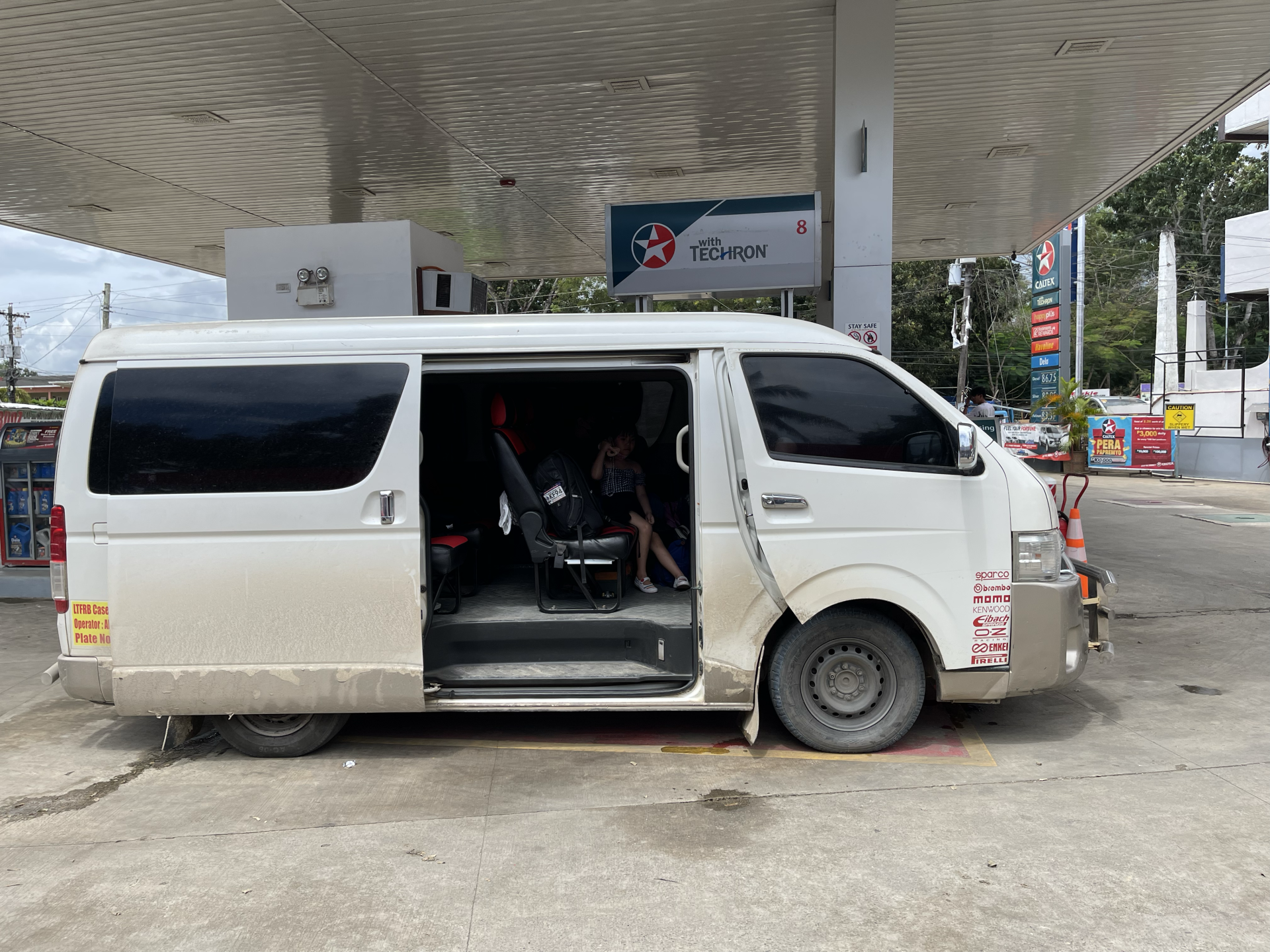 Xe van di chuyển Elnido - Puerto Princesa